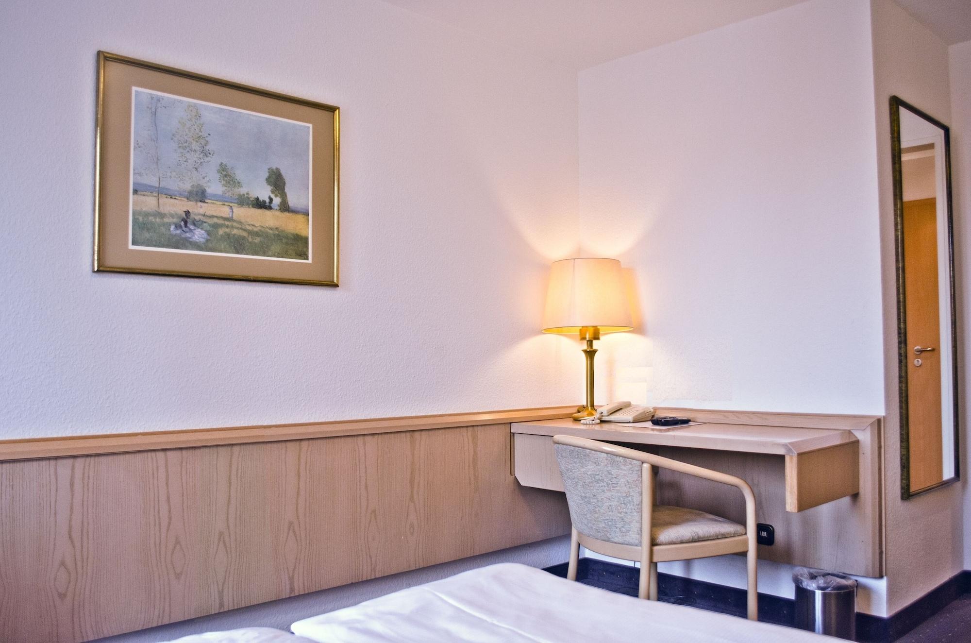 Adler Hotel Frankfurt Франкфурт на Майн Екстериор снимка