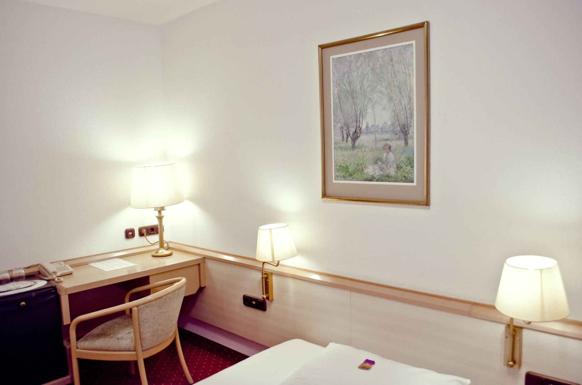 Adler Hotel Frankfurt Франкфурт на Майн Екстериор снимка
