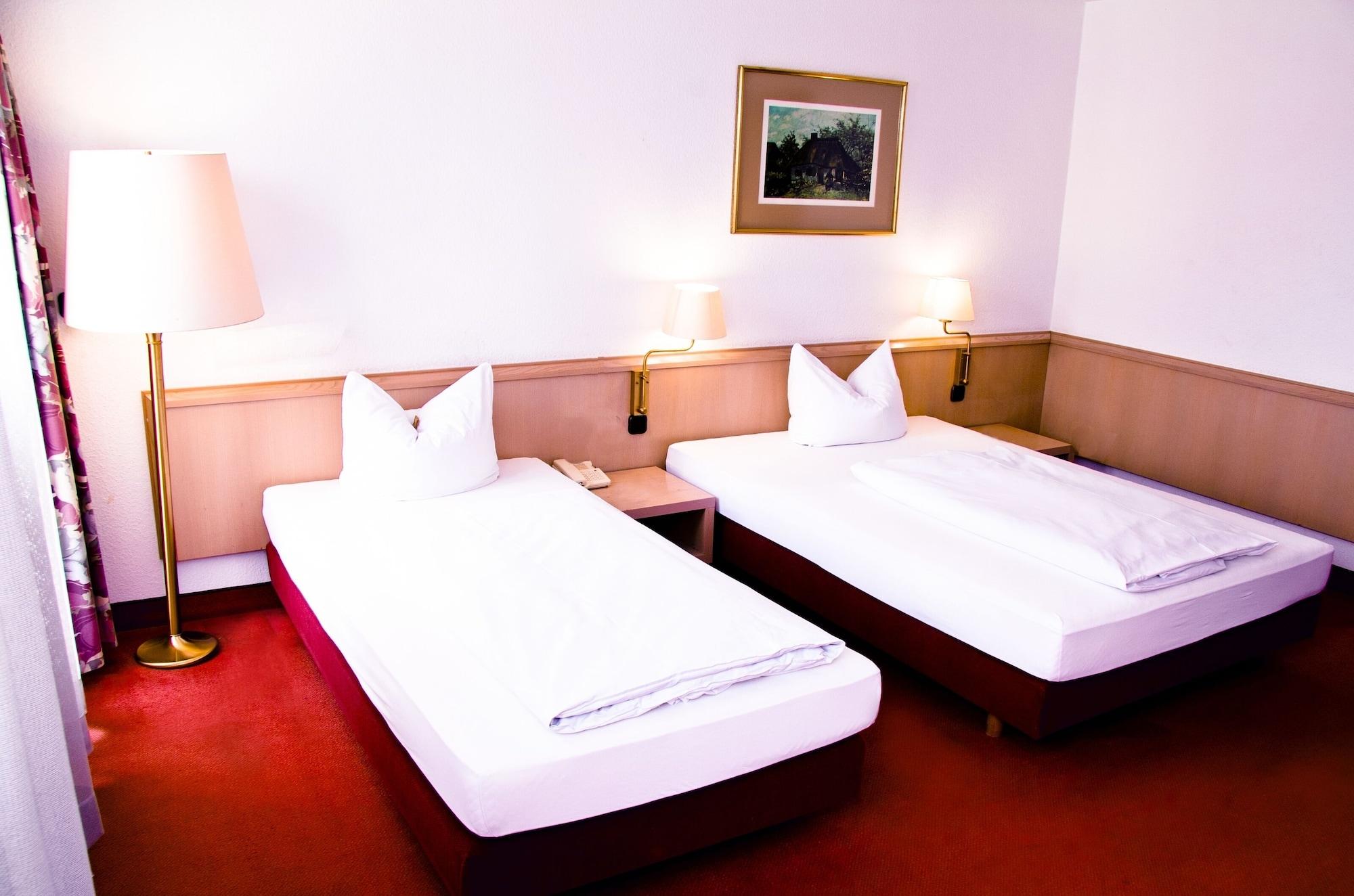 Adler Hotel Frankfurt Франкфурт на Майн Екстериор снимка