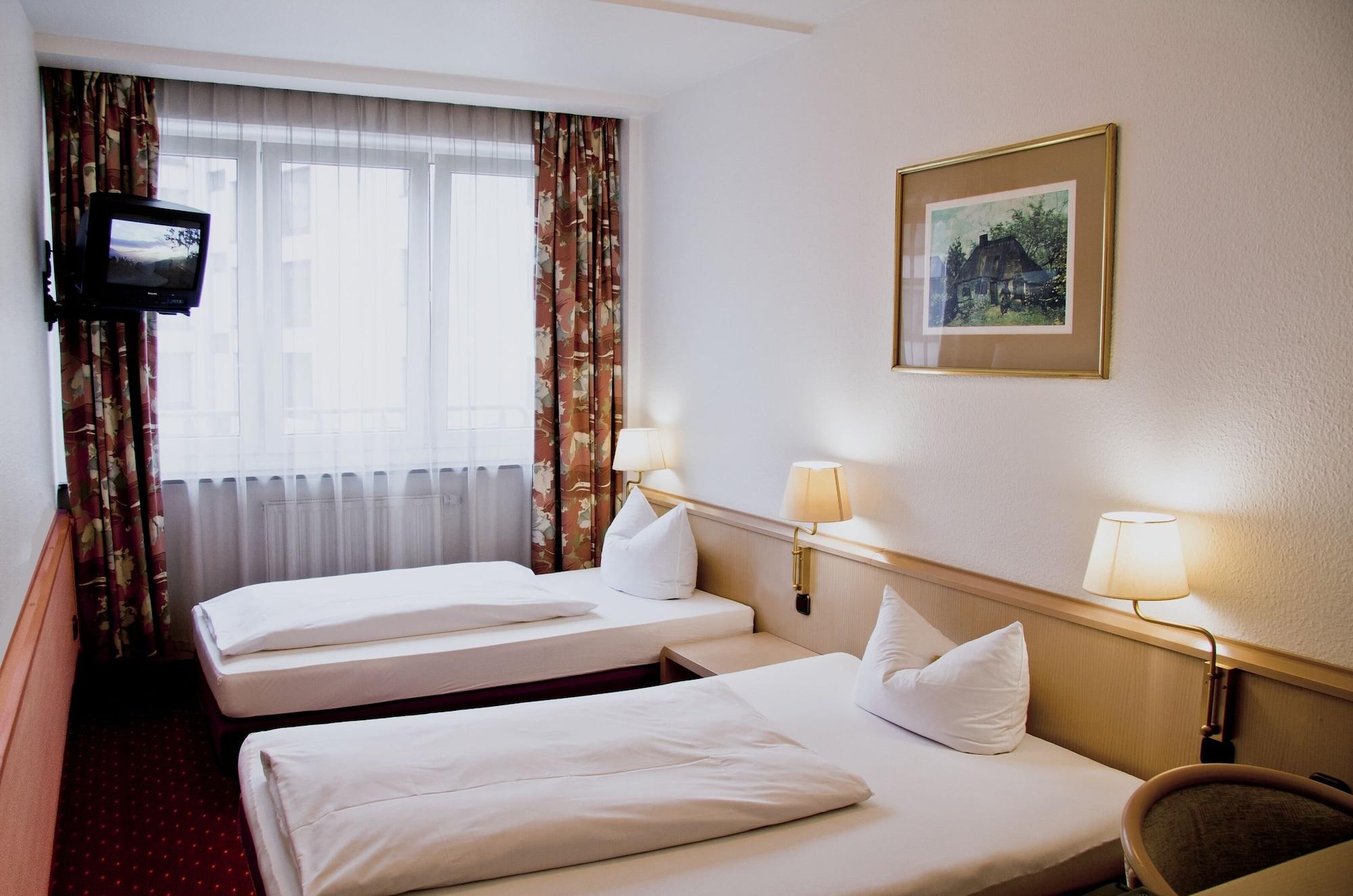 Adler Hotel Frankfurt Франкфурт на Майн Екстериор снимка