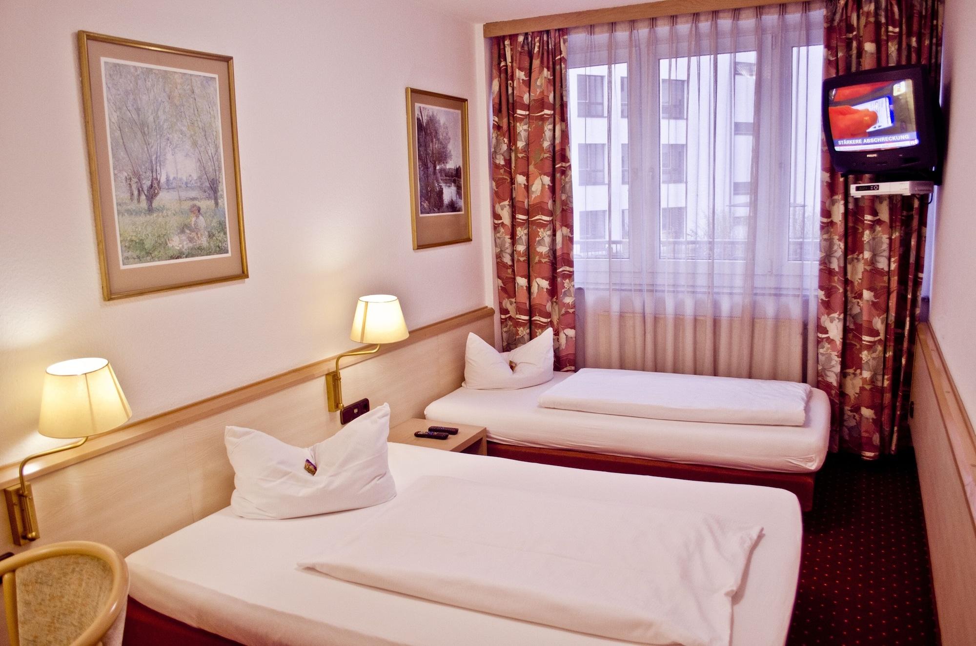 Adler Hotel Frankfurt Франкфурт на Майн Екстериор снимка