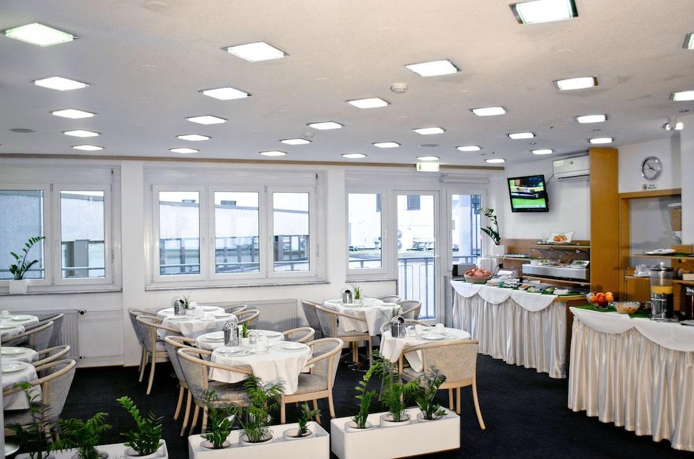 Adler Hotel Frankfurt Франкфурт на Майн Екстериор снимка