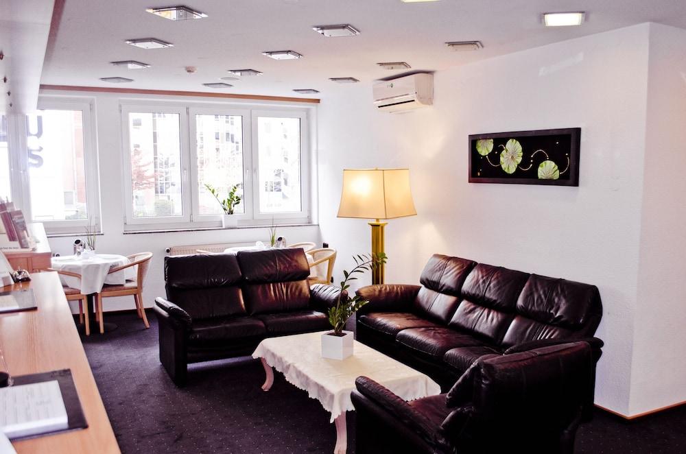 Adler Hotel Frankfurt Франкфурт на Майн Екстериор снимка