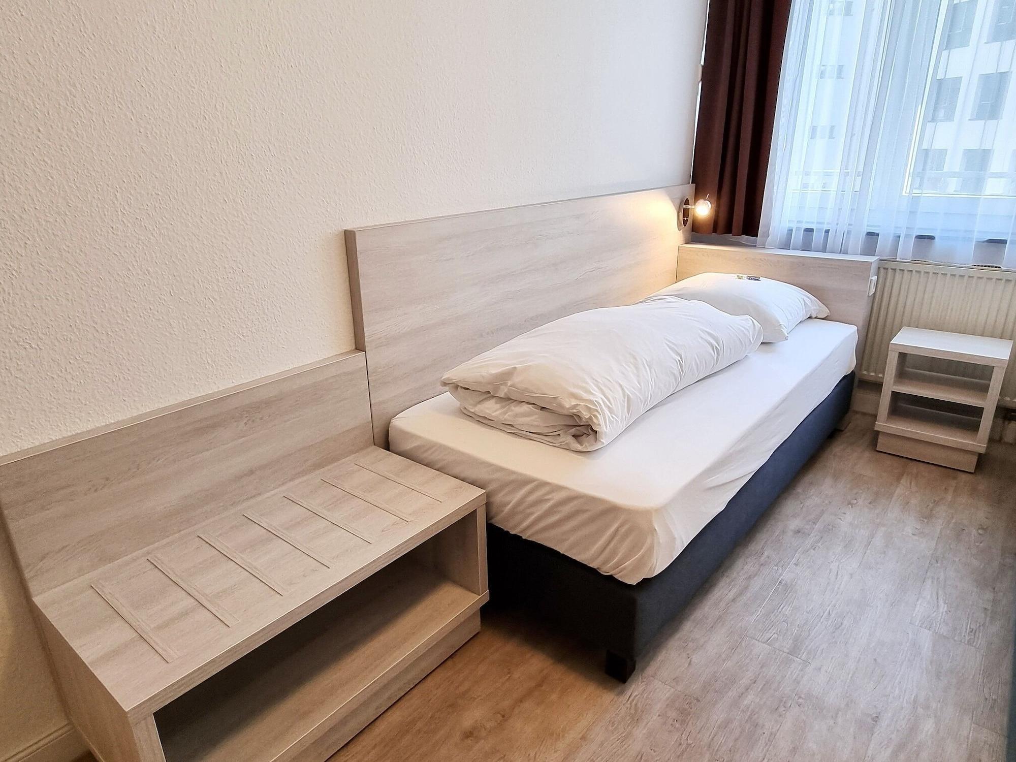 Adler Hotel Frankfurt Франкфурт на Майн Екстериор снимка