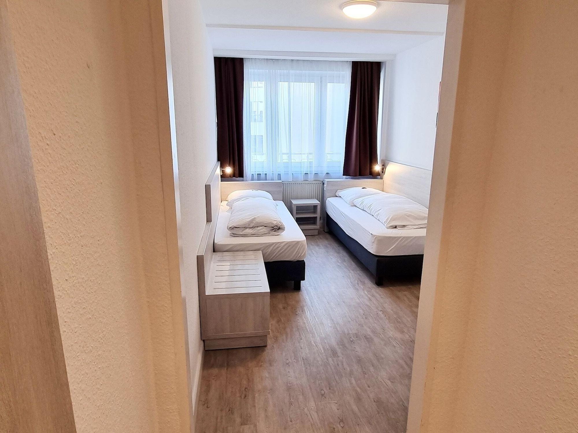 Adler Hotel Frankfurt Франкфурт на Майн Екстериор снимка