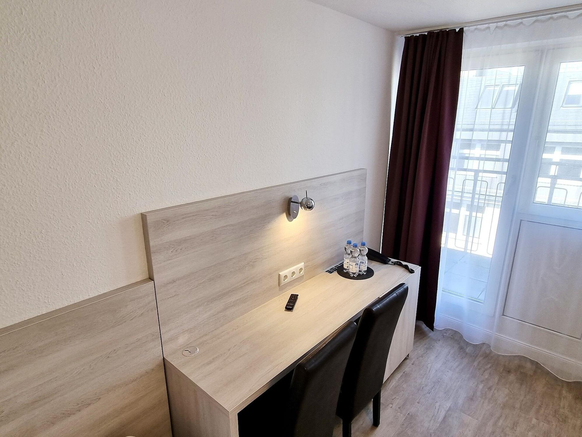 Adler Hotel Frankfurt Франкфурт на Майн Екстериор снимка