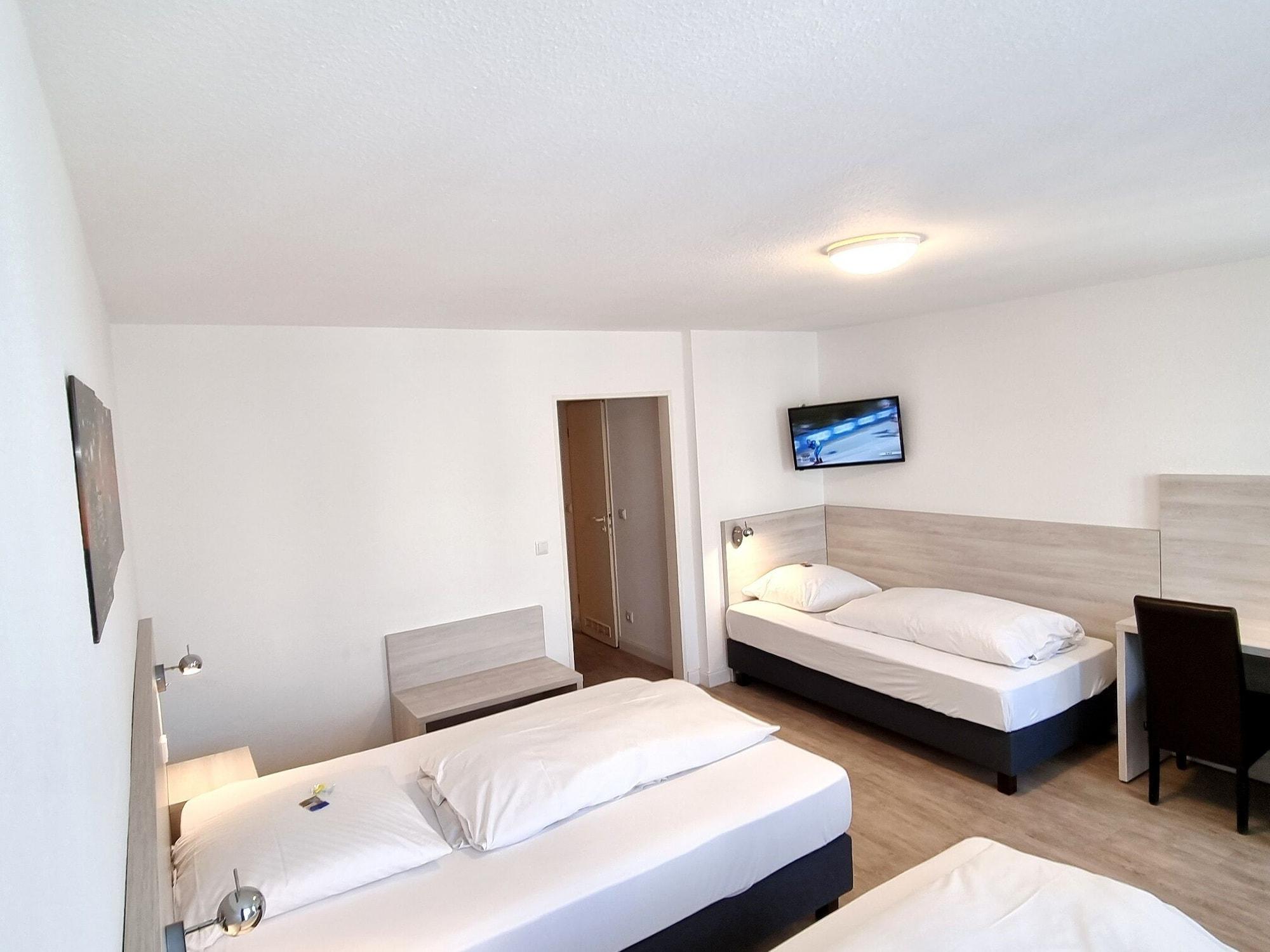 Adler Hotel Frankfurt Франкфурт на Майн Екстериор снимка