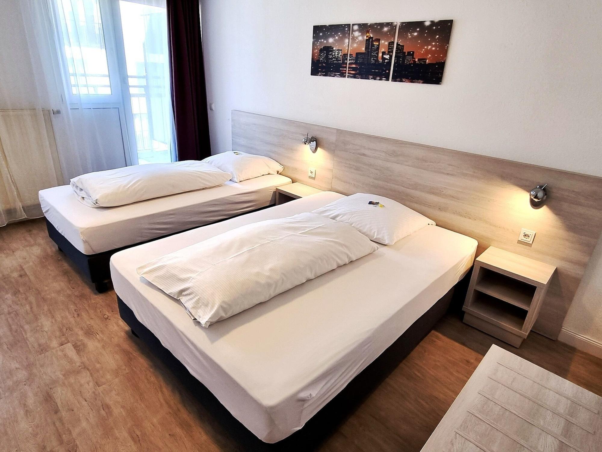 Adler Hotel Frankfurt Франкфурт на Майн Екстериор снимка