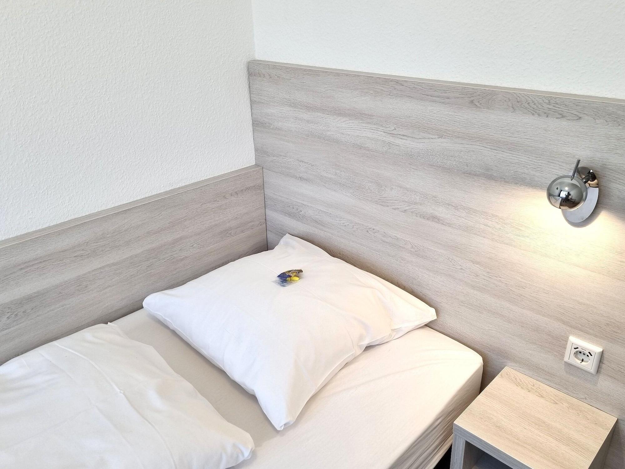 Adler Hotel Frankfurt Франкфурт на Майн Екстериор снимка