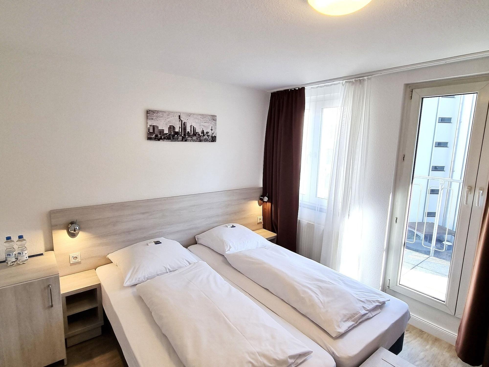 Adler Hotel Frankfurt Франкфурт на Майн Екстериор снимка