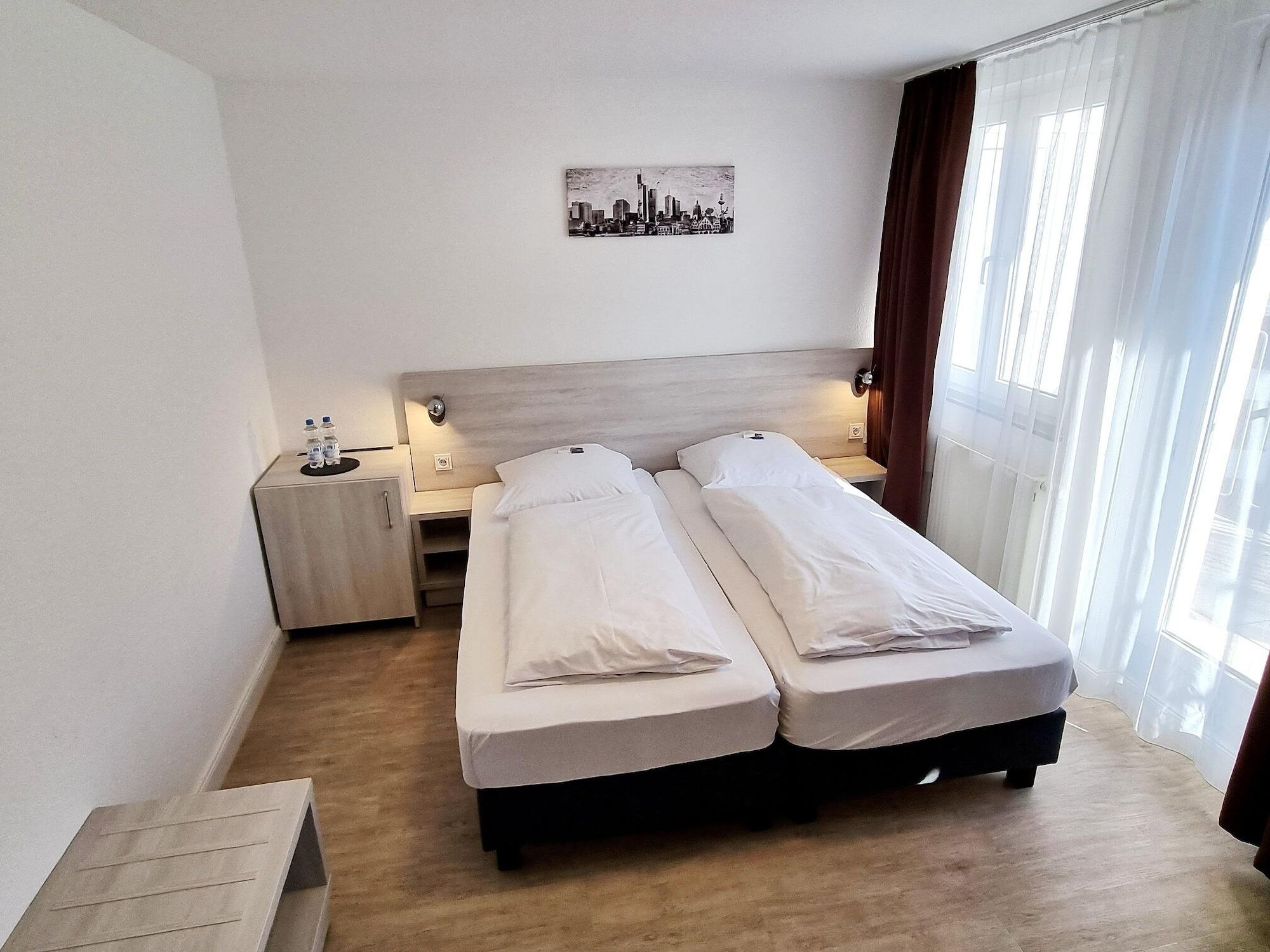 Adler Hotel Frankfurt Франкфурт на Майн Екстериор снимка