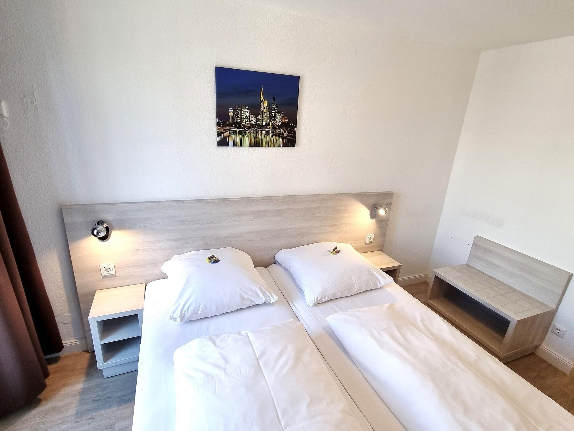 Adler Hotel Frankfurt Франкфурт на Майн Екстериор снимка