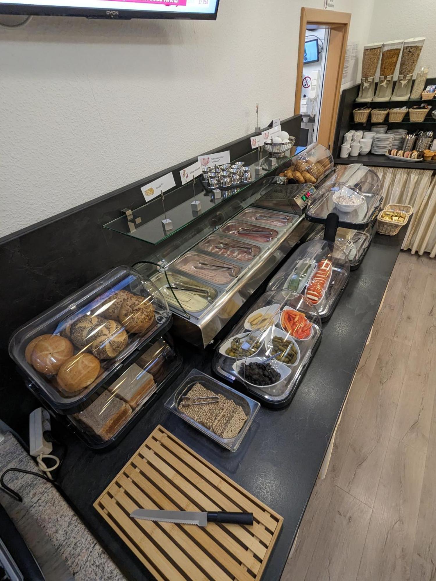 Adler Hotel Frankfurt Франкфурт на Майн Екстериор снимка