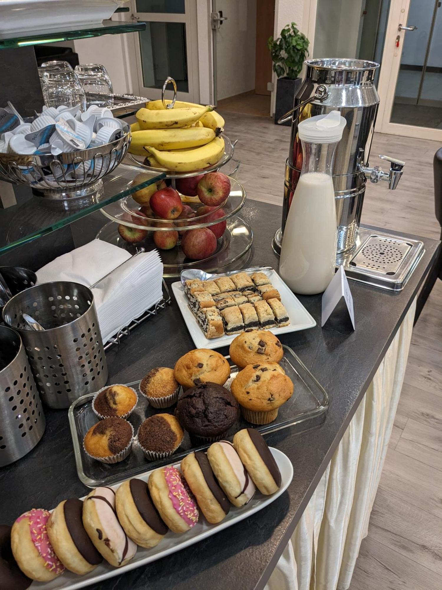 Adler Hotel Frankfurt Франкфурт на Майн Екстериор снимка