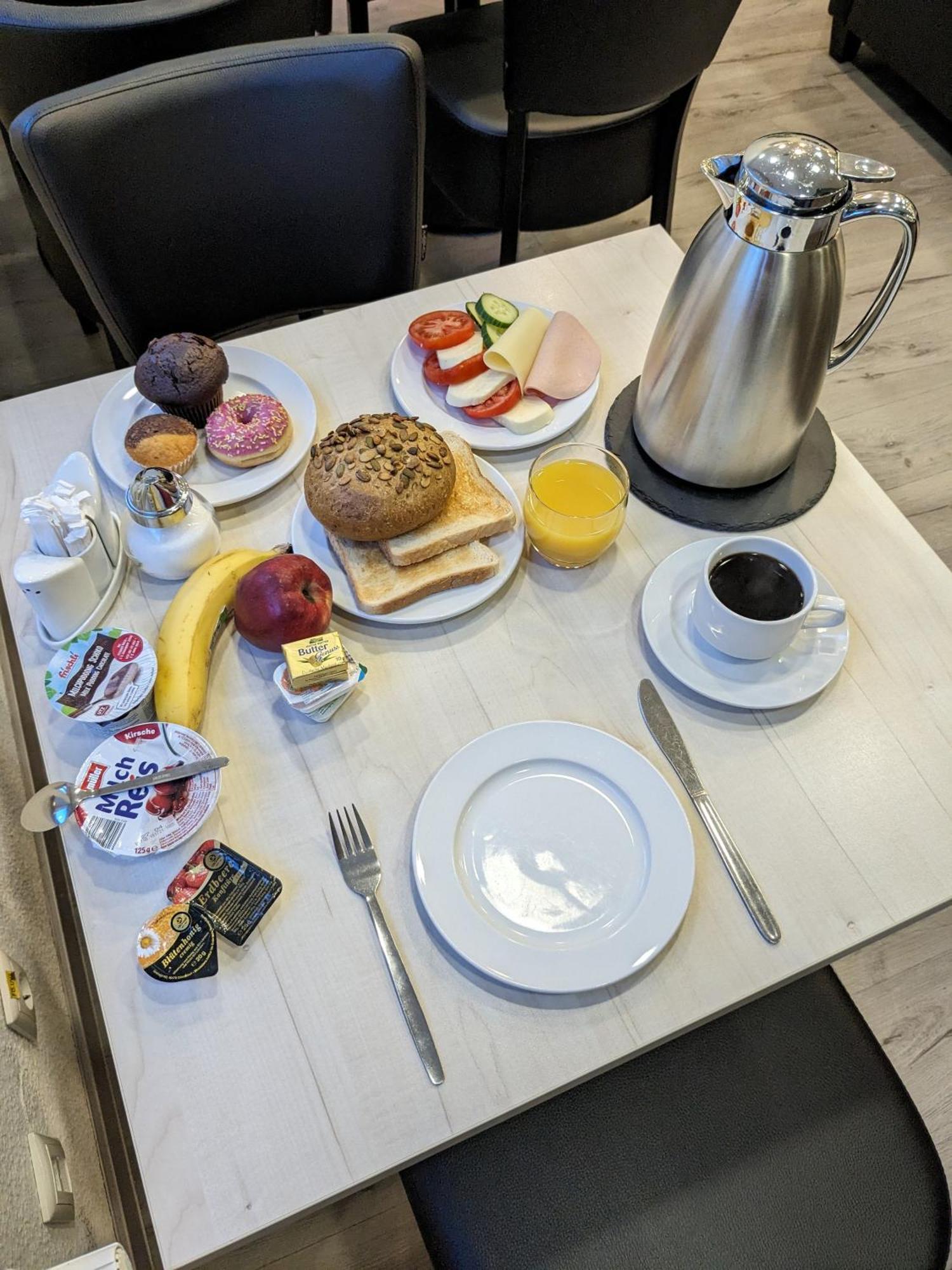 Adler Hotel Frankfurt Франкфурт на Майн Екстериор снимка
