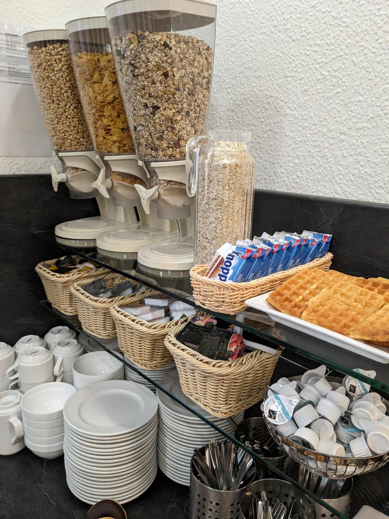 Adler Hotel Frankfurt Франкфурт на Майн Екстериор снимка