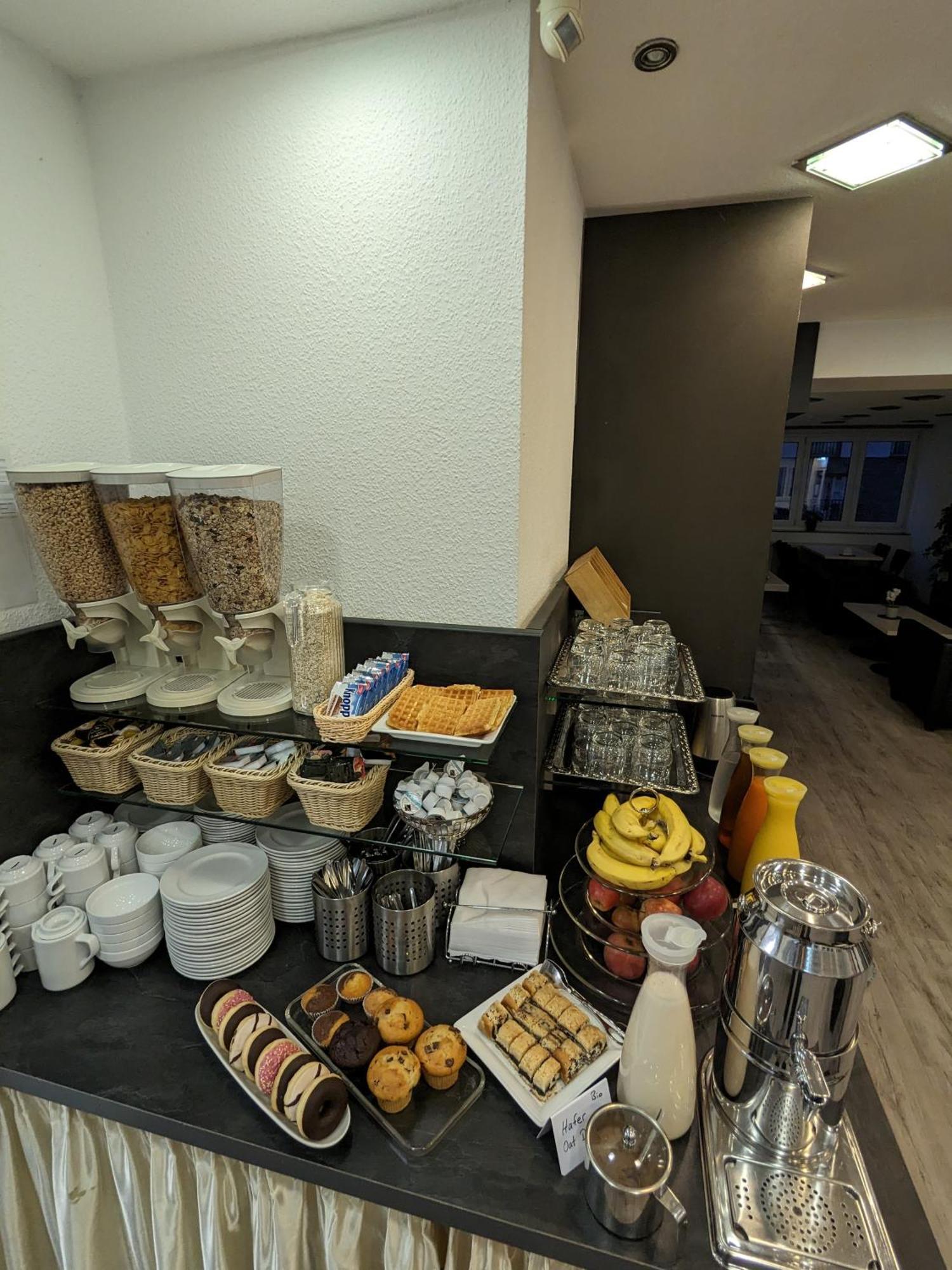 Adler Hotel Frankfurt Франкфурт на Майн Екстериор снимка