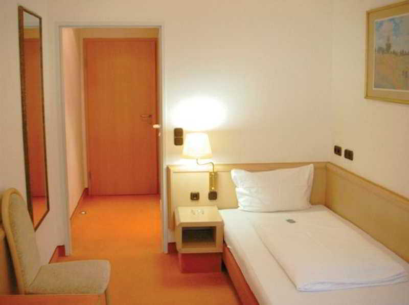 Adler Hotel Frankfurt Франкфурт на Майн Екстериор снимка
